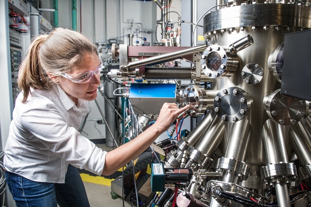 L’attribut alt de cette image est vide, son nom de fichier est Usine-moderne.jpg.